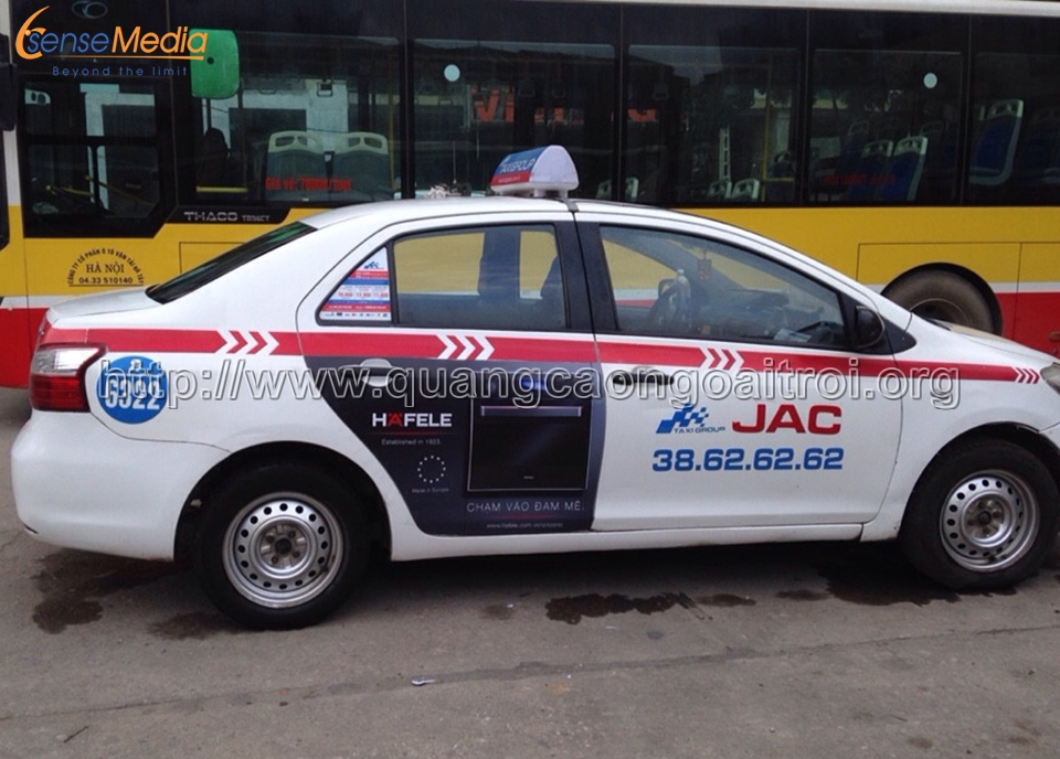 Quảng cáo trên xe taxi tại Hà Nội uy tín, chuyên nghiệp