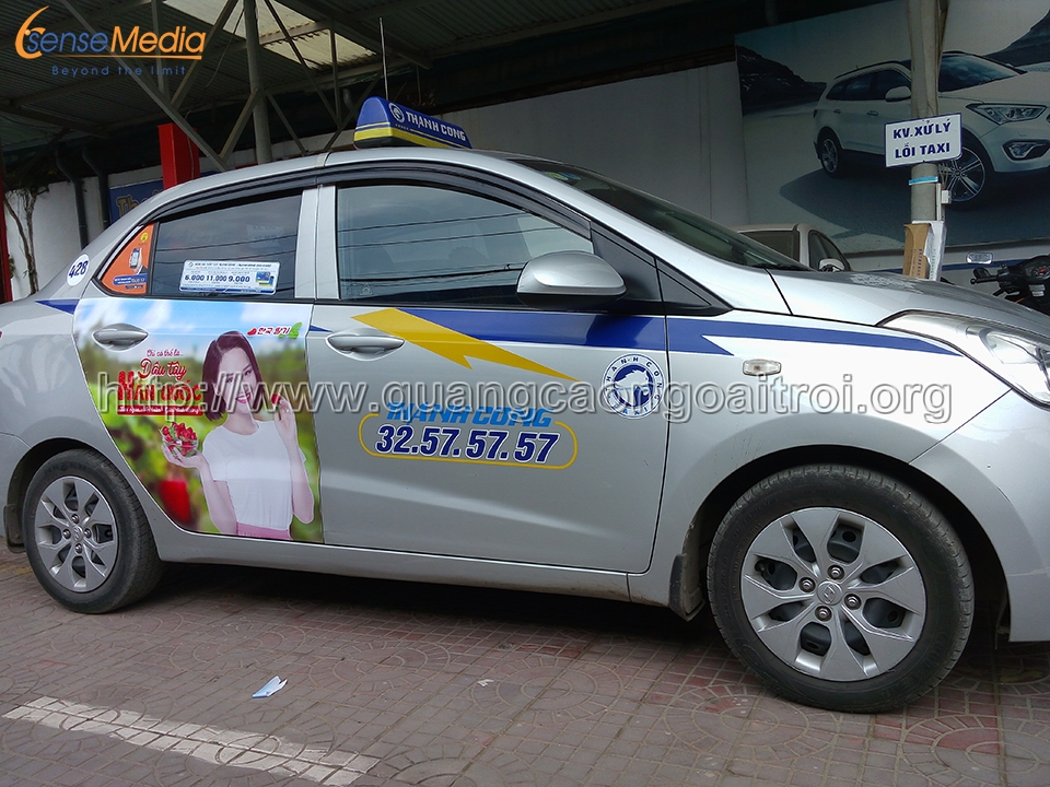 Quảng cáo trên xe taxi Thành Công để thành công theo đuổi bạn